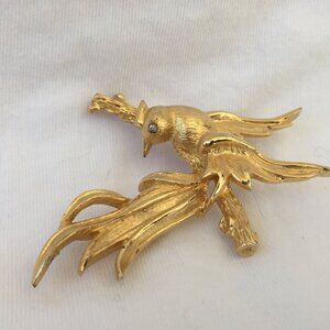 Beautiful Vintage Goldtone Bird Brooch w/Faceted White Gem Eye